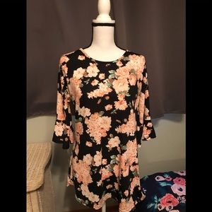 Floral blouse with bell sleeves - Never worn